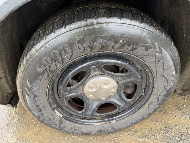 2021-ford-explorer-image-15