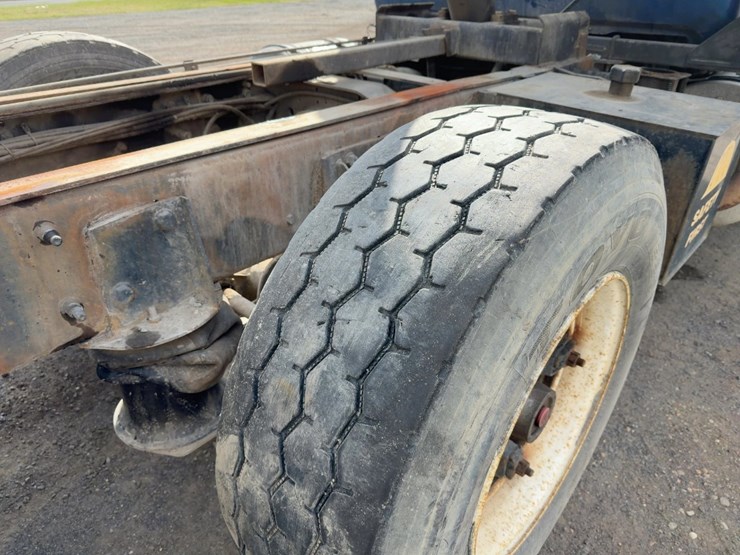 2000-mack-rd688s-image-22