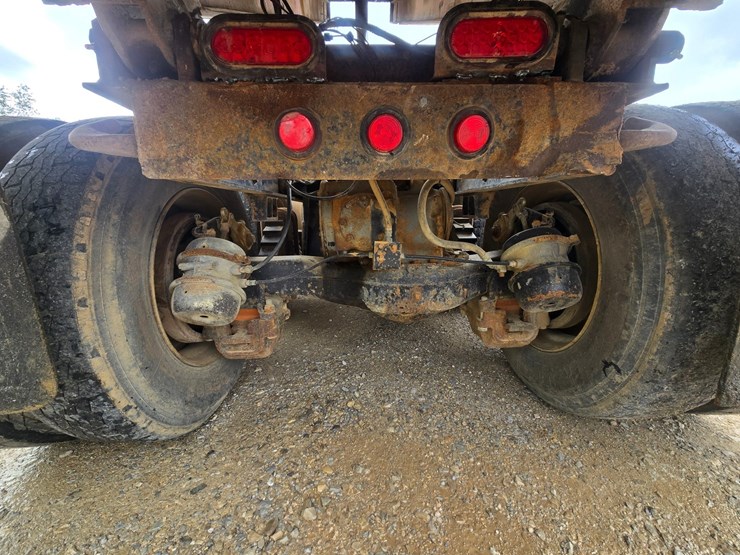 2001-mack-rd688s-image-96