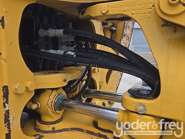 2018-deere-310l-image-47
