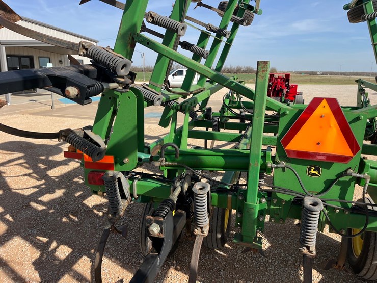 2009-john-deere-2210-image-13