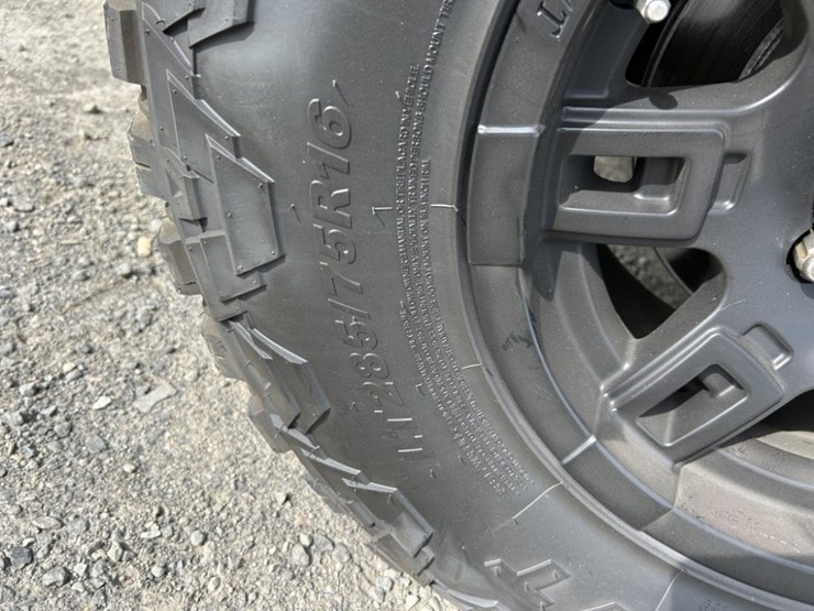 2003-chevrolet-tahoe-image-10