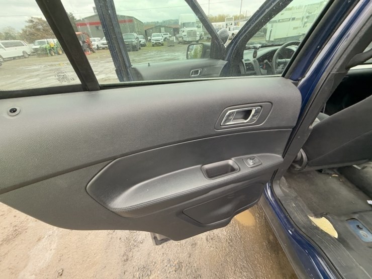 2017-ford-explorer-image-23