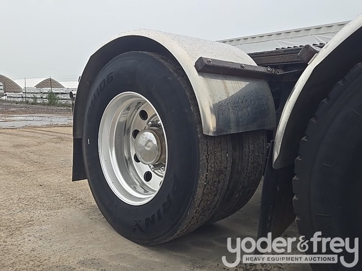 2014-kenworth-t800-image-26