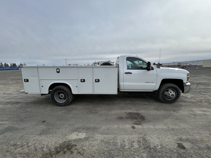 2015-chevrolet-silverado-3500-image-6
