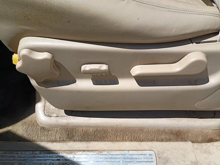 2008-chevrolet-tahoe-image-32