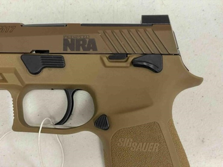 sig-sauer-pistol-image-2