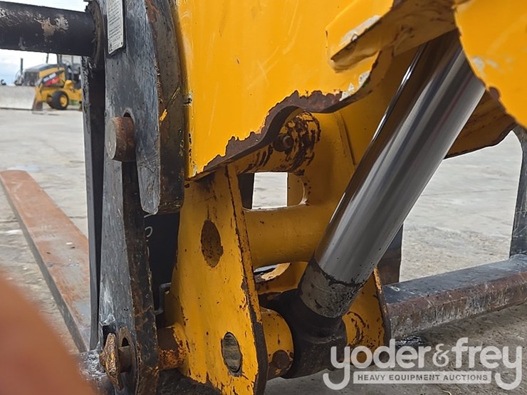 2017-jcb-510-56-image-27
