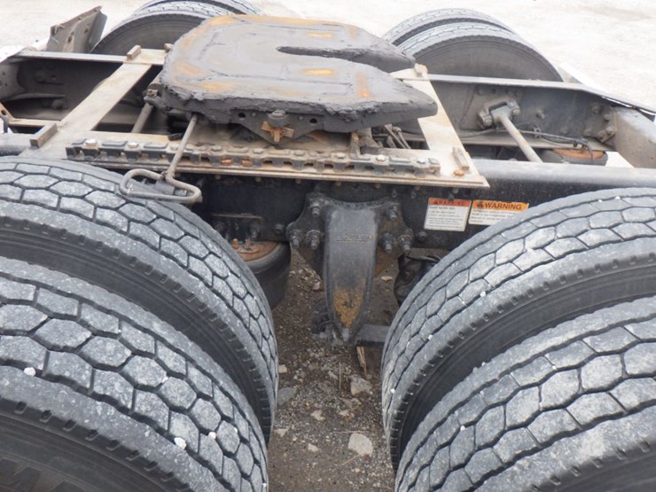 2011-freightliner-cascadia-125-image-14