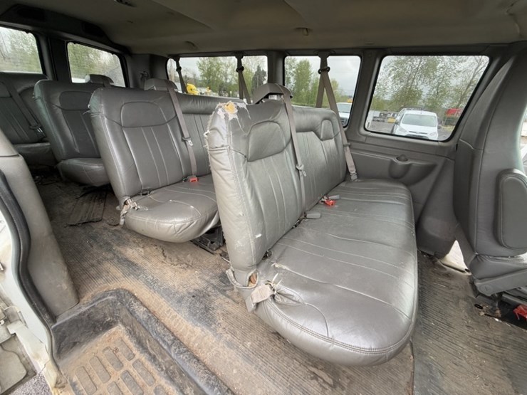 2017-chevrolet-express-3500-image-20