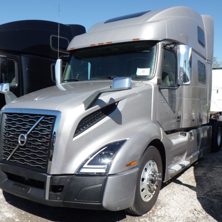 2019 VOLVO VNL860
