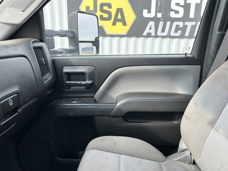 2015-chevrolet-silverado-3500-image-16