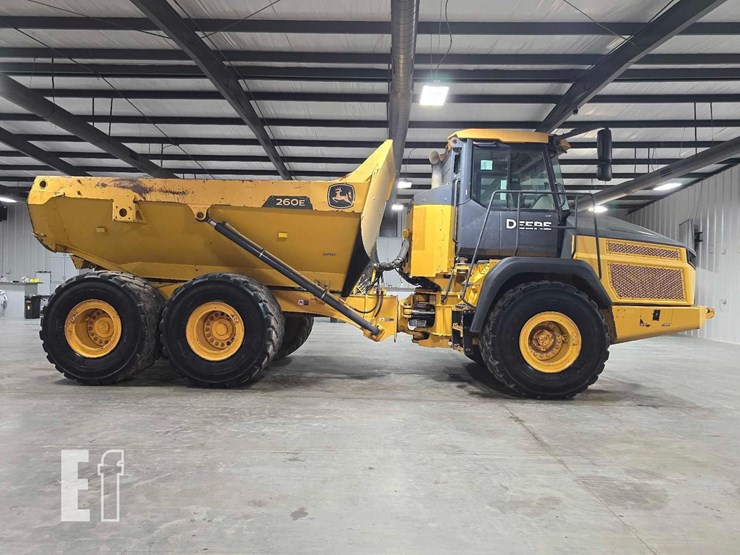 2021-deere-260e-image-6