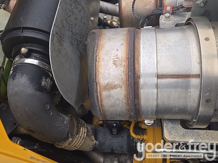 2018-deere-310l-image-77