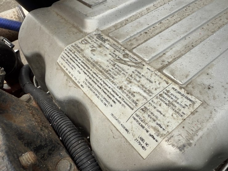 2013-mack-cxu613-tri-axle-truck-tractor-image-13