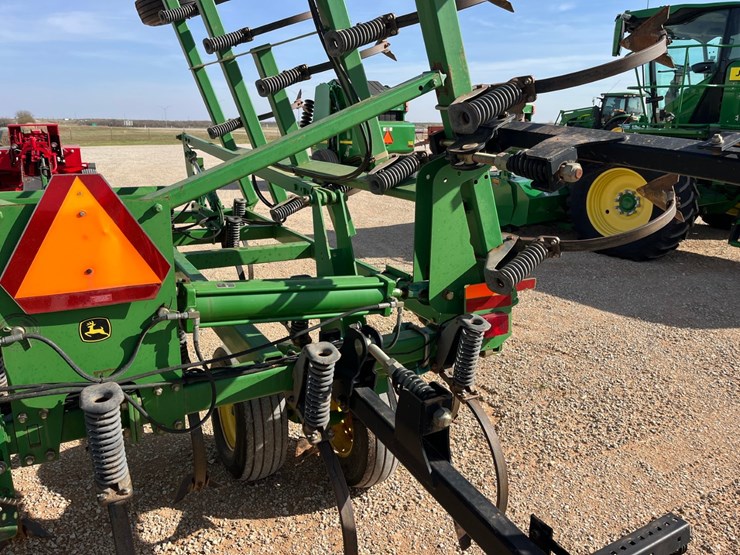 2009-john-deere-2210-image-12