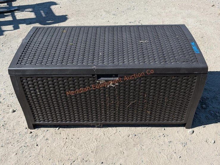 outdoor-storage-chest-w/-items---see-below-image-1