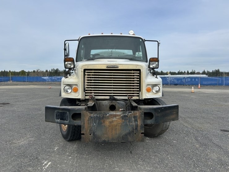 2006-freightliner-m2-water-truck-image-8