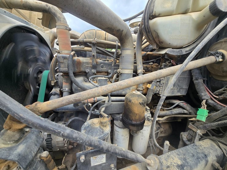 2001-mack-rd690s-image-57