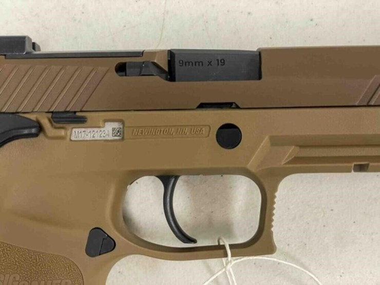 sig-sauer-pistol-image-9