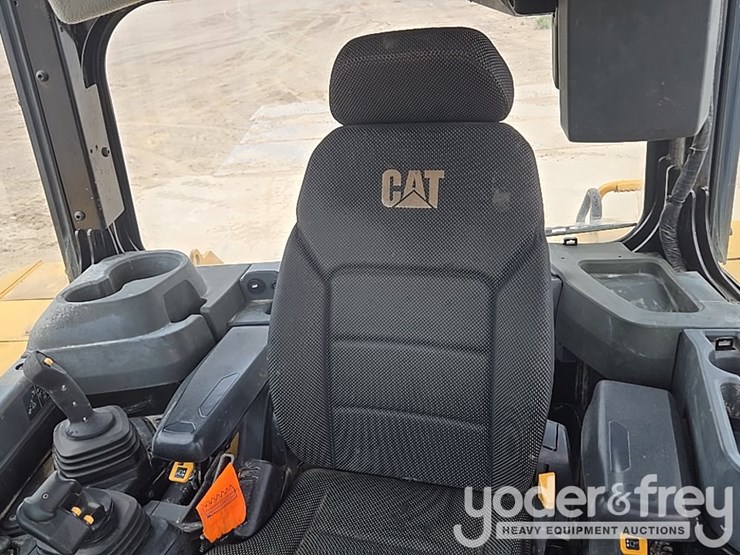 2019-caterpillar-d6-lgp-image-95