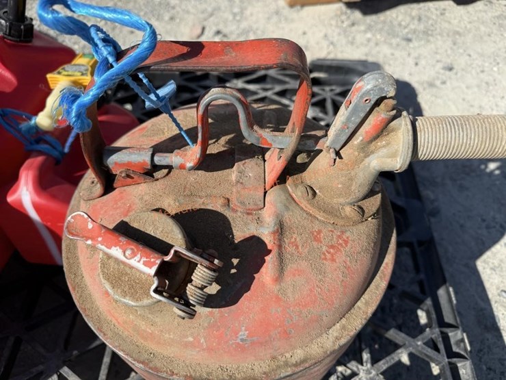 gas-can-lot-image-9