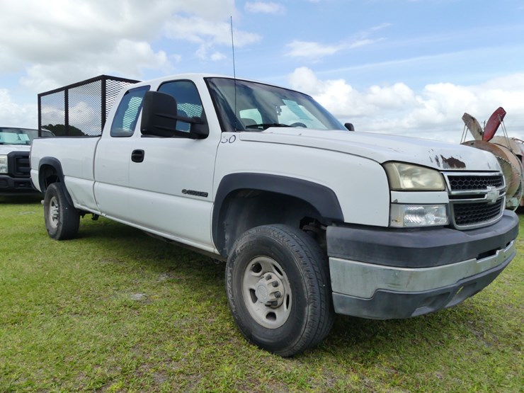 2006-chevrolet-2500hd-image-2