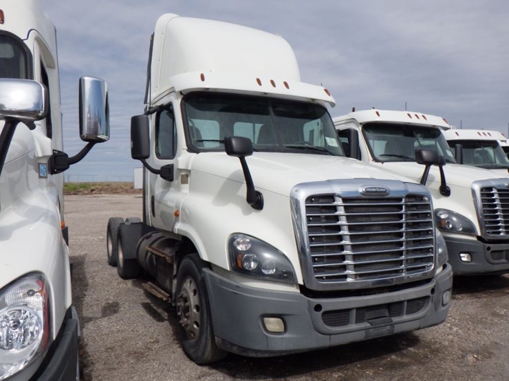 2017-freightliner-cascadia-125-image-3
