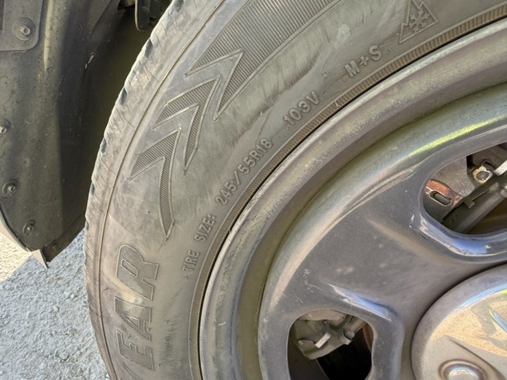 2017-ford-explorer-image-15