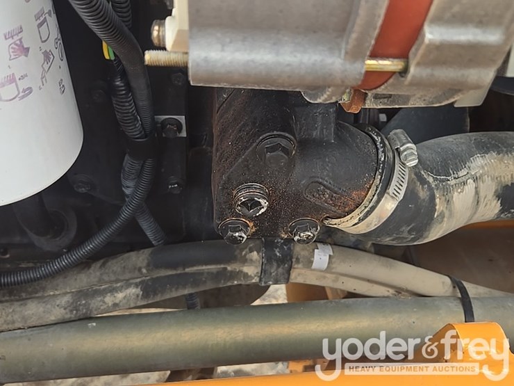 2004-case-580m-image-51