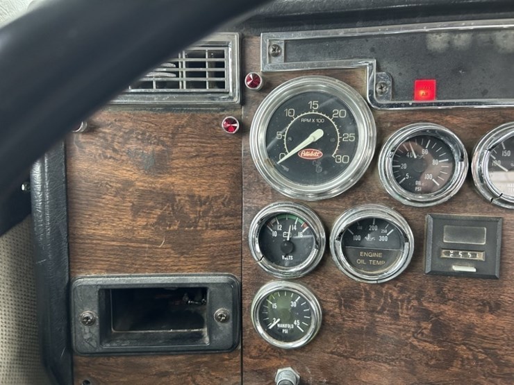 1994-peterbilt-377-image-28