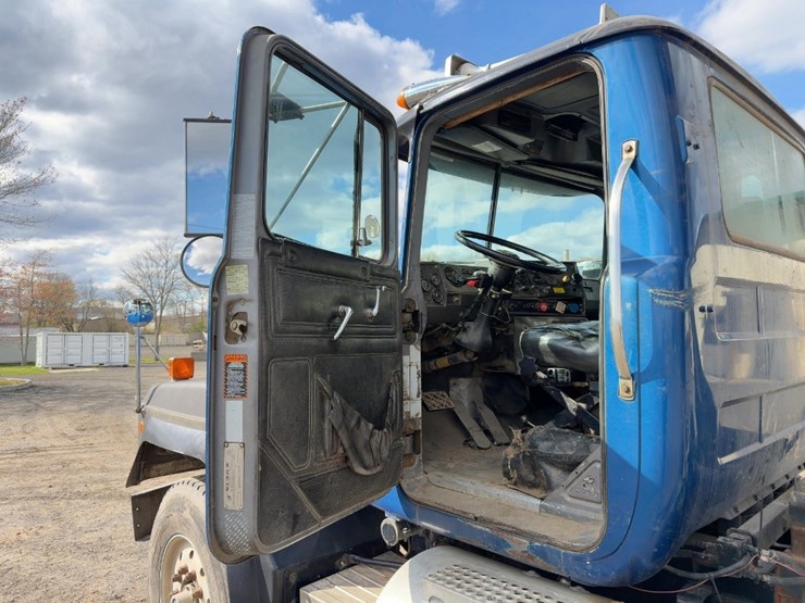 2000-mack-rd688s-image-29