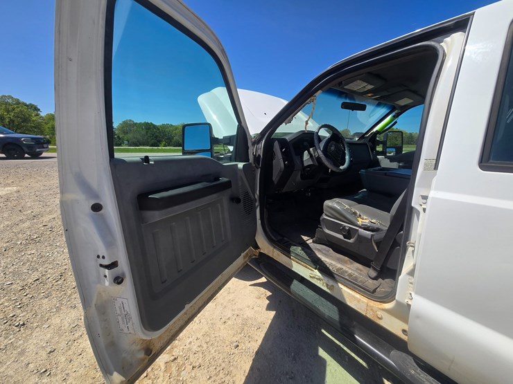 2011-ford-f350-image-30