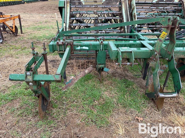 2001-kmc-4-30-peanut-digger-image-11