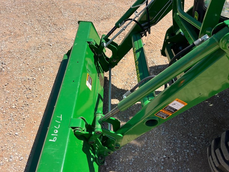 2021-john-deere-4052r-image-3