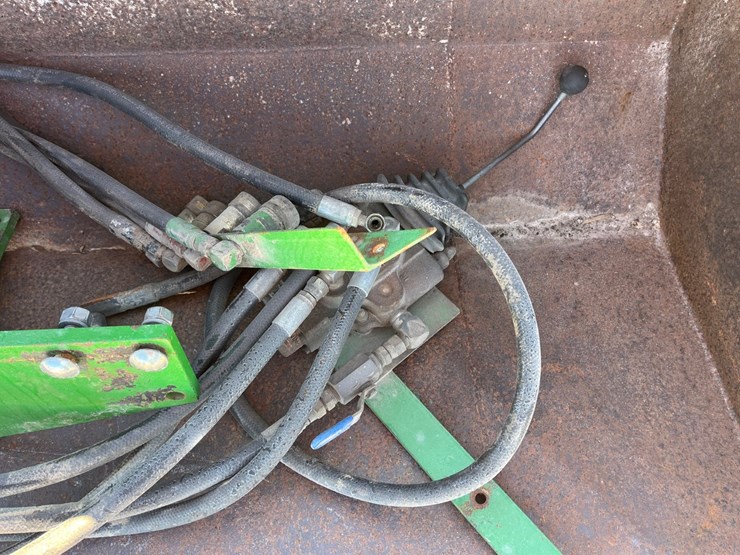 john-deere-146-image-3