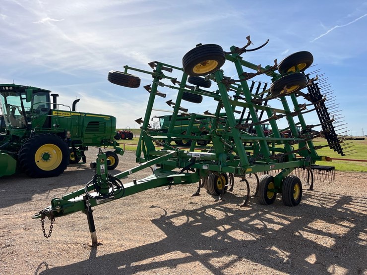 2009-john-deere-2210-image-1