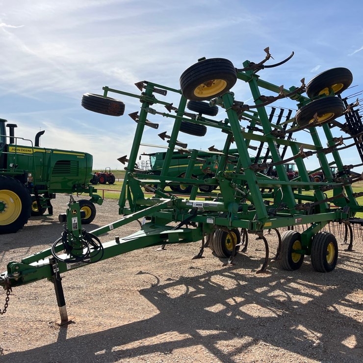 2009 JOHN DEERE 2210