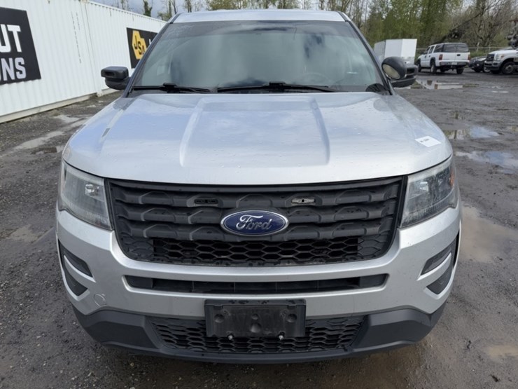 2017-ford-explorer-image-8