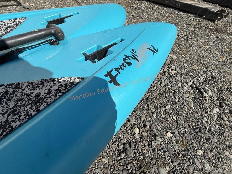 8'-freestyle-xl-paddle-board-w/-paddle-image-2