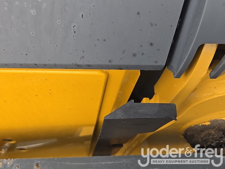 2021-deere-310sl-image-90