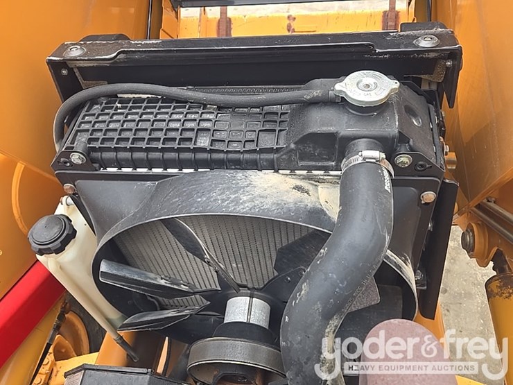 2004-case-580m-image-43