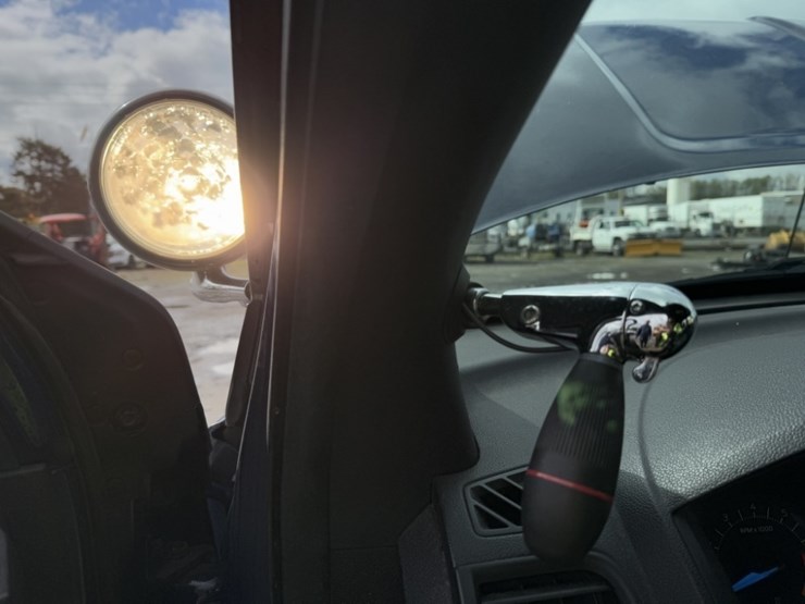 2018-ford-explorer-image-27