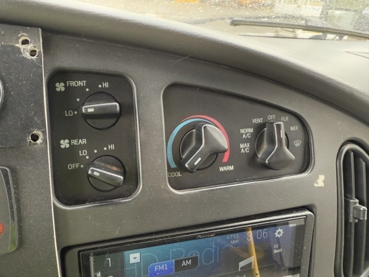 2008-ford-e450-image-37