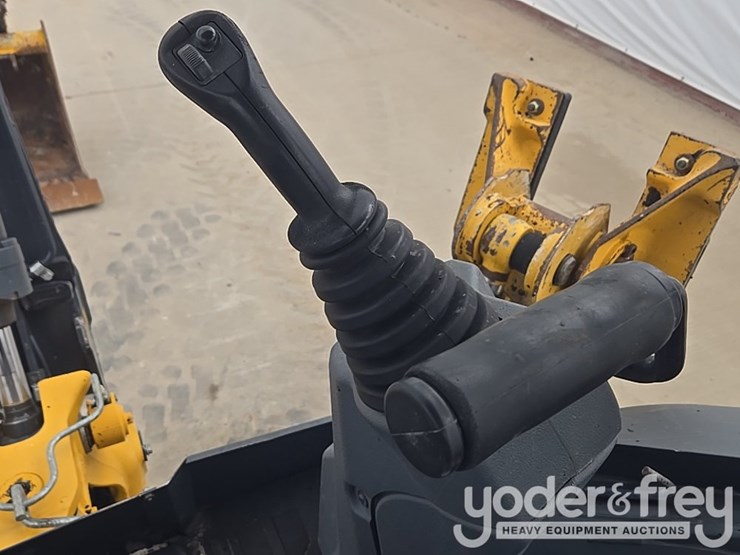 2021-deere-310sl-image-110