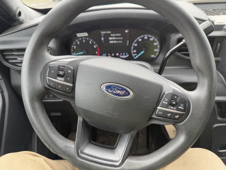 2020-ford-explorer-image-30