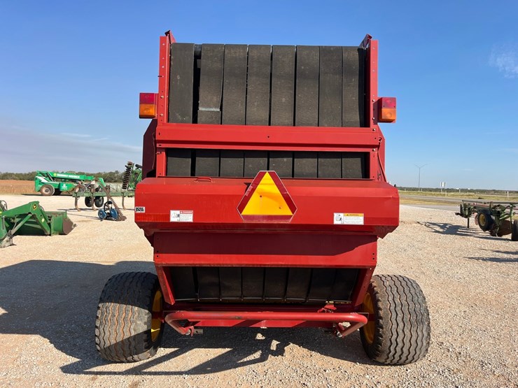 new-holland-br7090-image-12