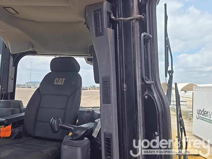 2019-caterpillar-d6-lgp-image-90