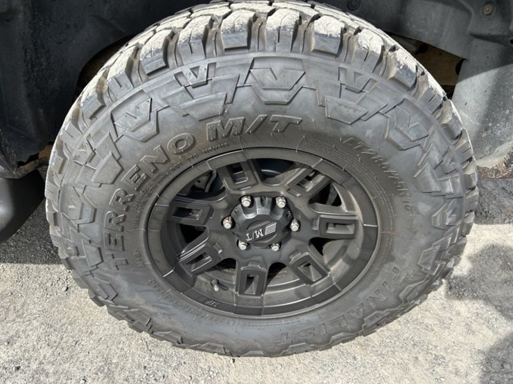 2003-chevrolet-tahoe-image-11