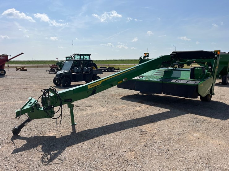 2023-john-deere-c400-image-1